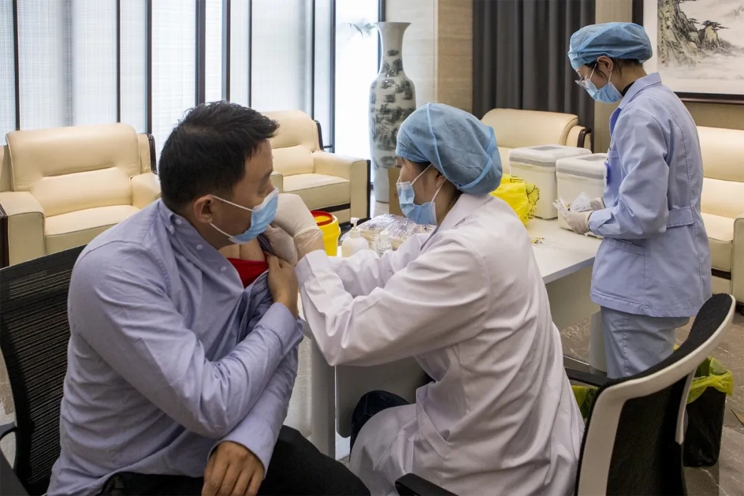 疫苗接種進企業(yè)，貼心服務暖人心